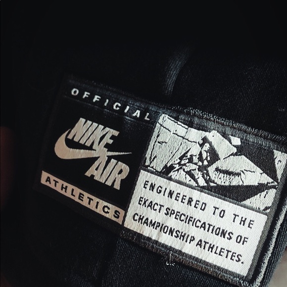 Nike Tech Fleece crewneck - Picture 3 of 3